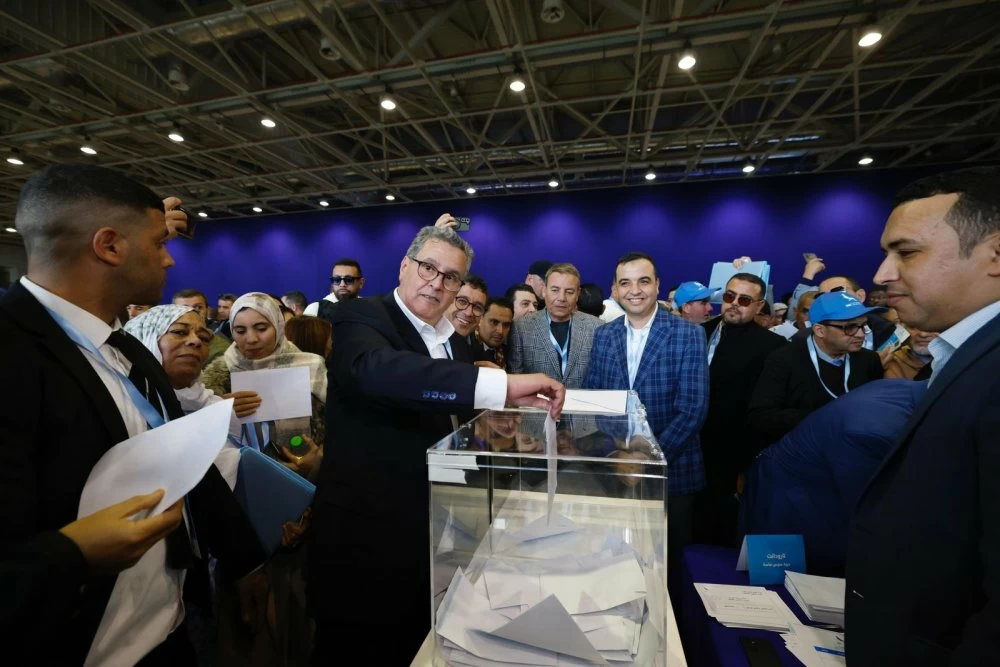 Akhannouch passe le témoin à Chouki et scelle une transition inédite au sommet du RNI