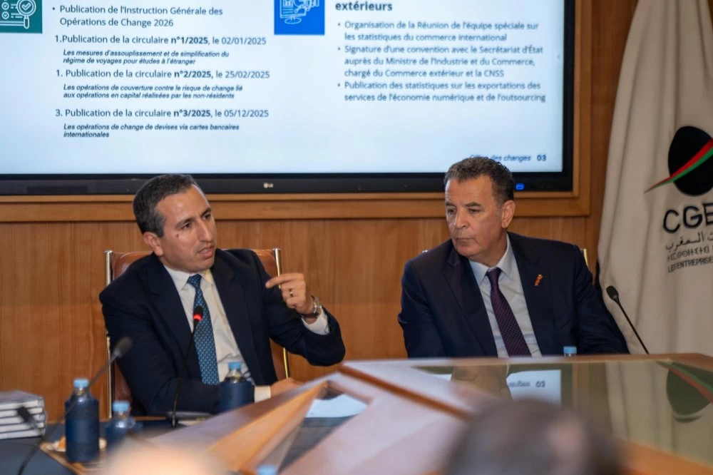 De gauche à droite, Driss Bencheikh, DG de l'Office des Changes, et Chakib Alj, Président de la CGEM.
