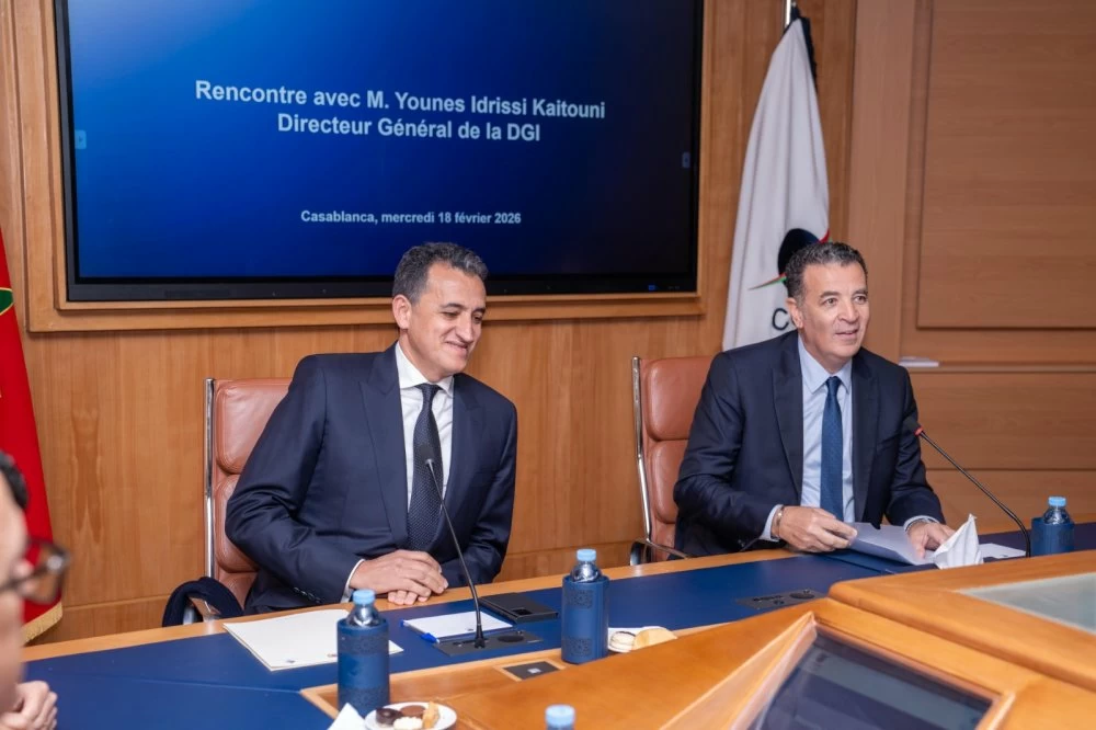 De gauche à droite: Younes Idrissi Kaitouni, Directeur Général des Impôts, et Chakib Alj, Président de la CGEM