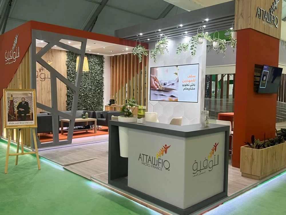 Attawfiq Microfinance est, aujourd’hui, la deuxième institution de microfinance au Maroc. À fin 2025, elle affichait un total d’actifs de 496 millions d’euros, selon la BERD, avec plus de 260.000 clients actifs.