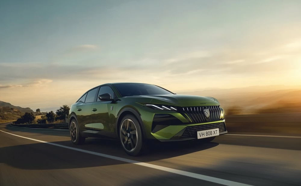 Nouveau Peugeot 408 : le fastback du segment C passe à l’électrifié