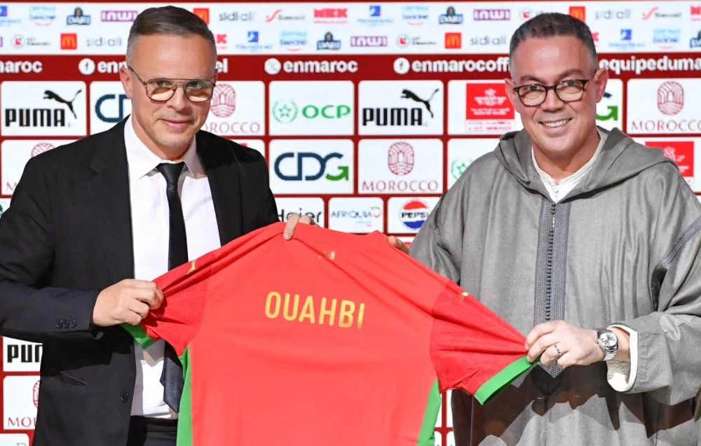 Mohamed Ouahbi en compagnie du président de la FRMF, Fouzi Lekjaa, lors de la cérémonie de présentation du nouveau coach des Lions de l'Atlas. Ph. FRMF