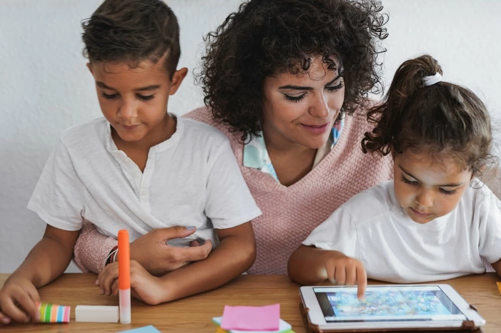 La souffrance invisible des femmes qui «gèrent tout» (Entretien)