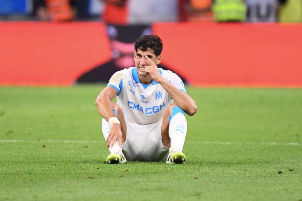 أعلن نادي أولمبيك مارسيليا أن نايف أغرد يخضع لعملية جراحية.