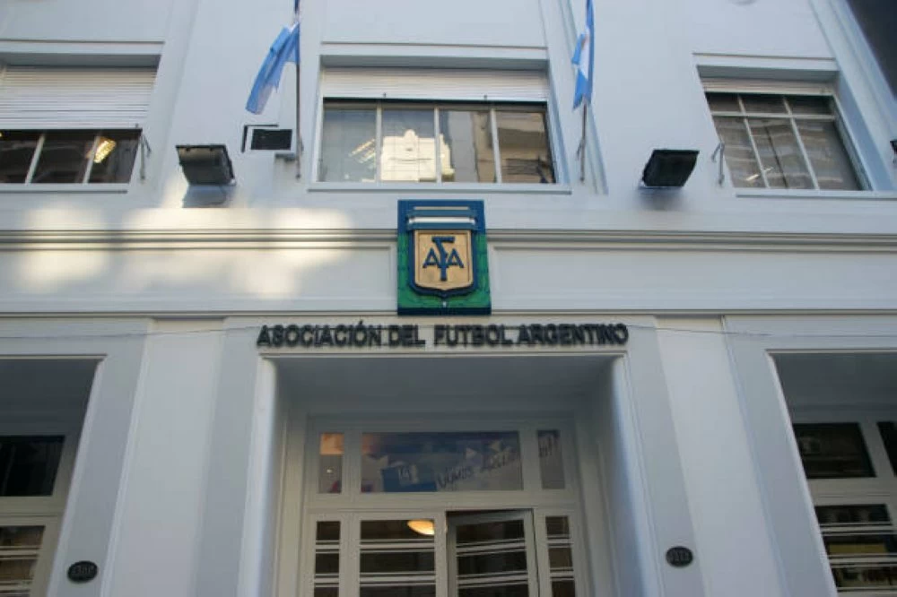 Argentine : perquisitions au siège de la fédération de football pour blanchiment d’argent présumé