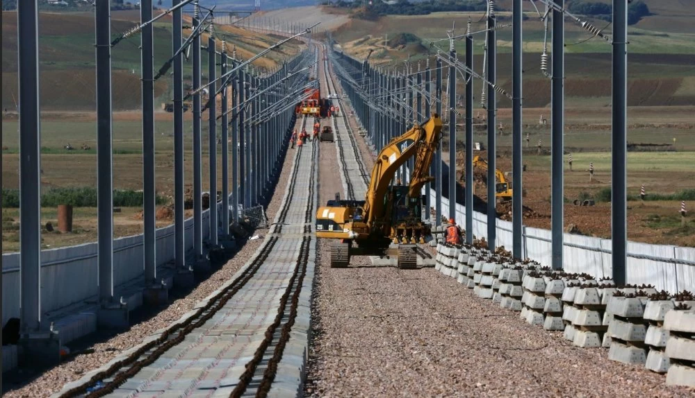 Sur le projet de LGV Kénitra-Marrakech, la filiale locale du Groupe, Colas, avait remporté un lot pour 164 millions d’euros en 2025.