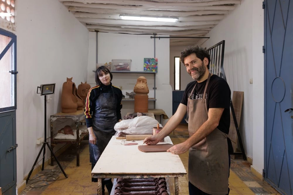 «Les battements d’ailes des crocodiles» : une exposition de Natalia Manta et Poes à Marrakech