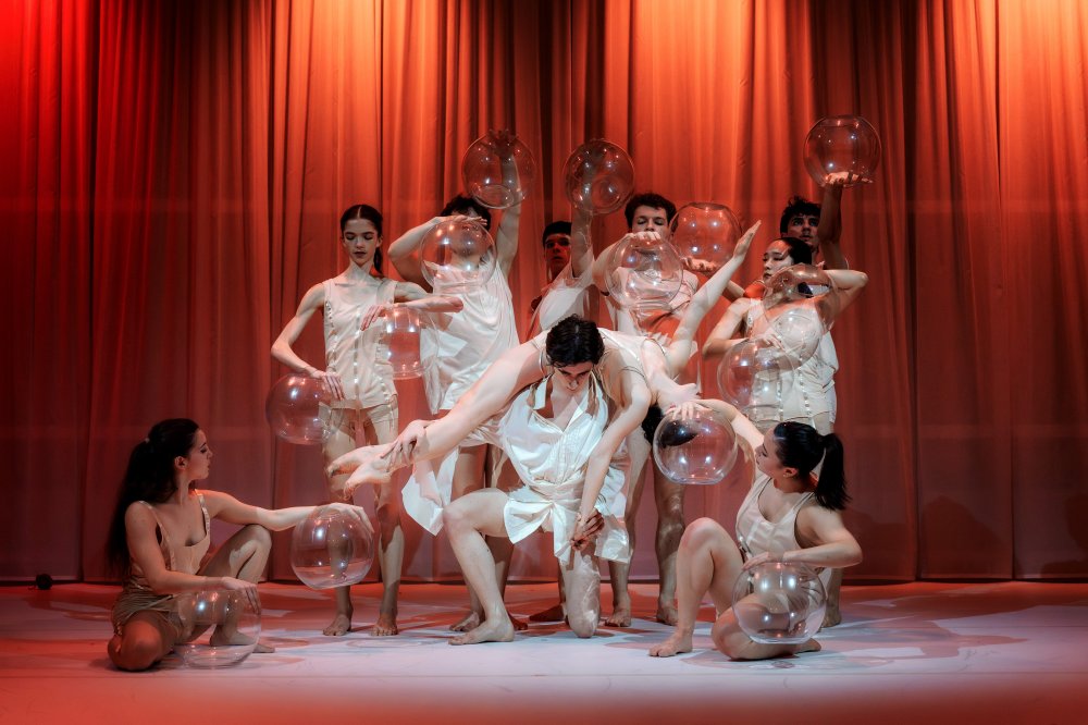 «Halqa !» à Marrakech : la danse comme langage commun entre les arts et les générations