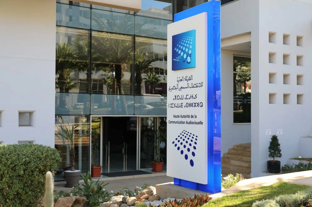 La HACA sanctionne Radio Mars et blanchit «Bnat Lalla Mennana» : comprendre les ressorts profonds des verdicts