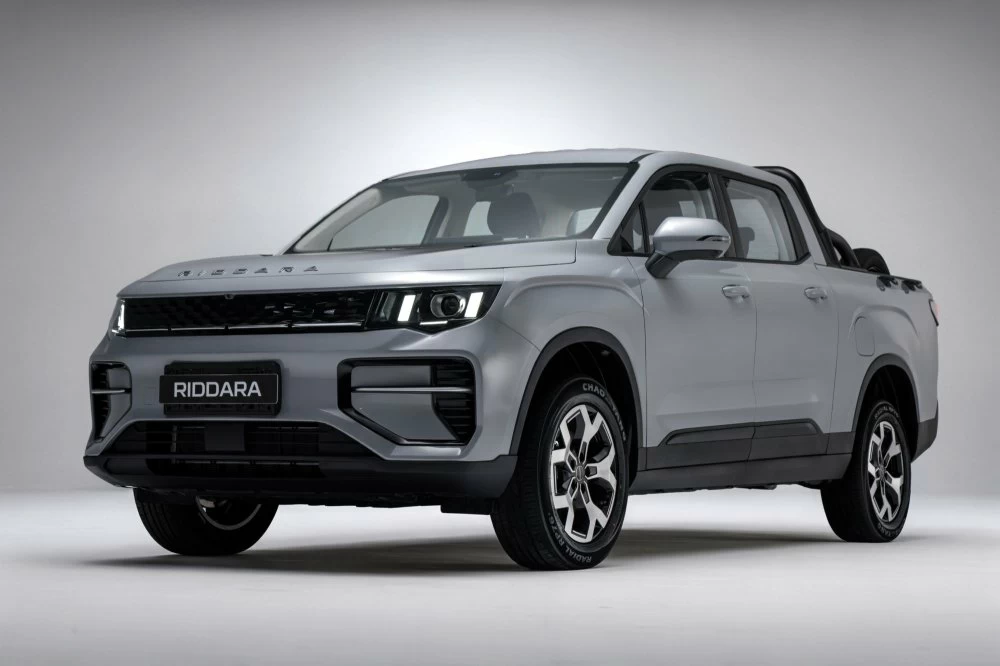 Le Geely Riddara RD6 PHEV affiche un design robuste et moderne, qui renouvelle les codes du pick-up.