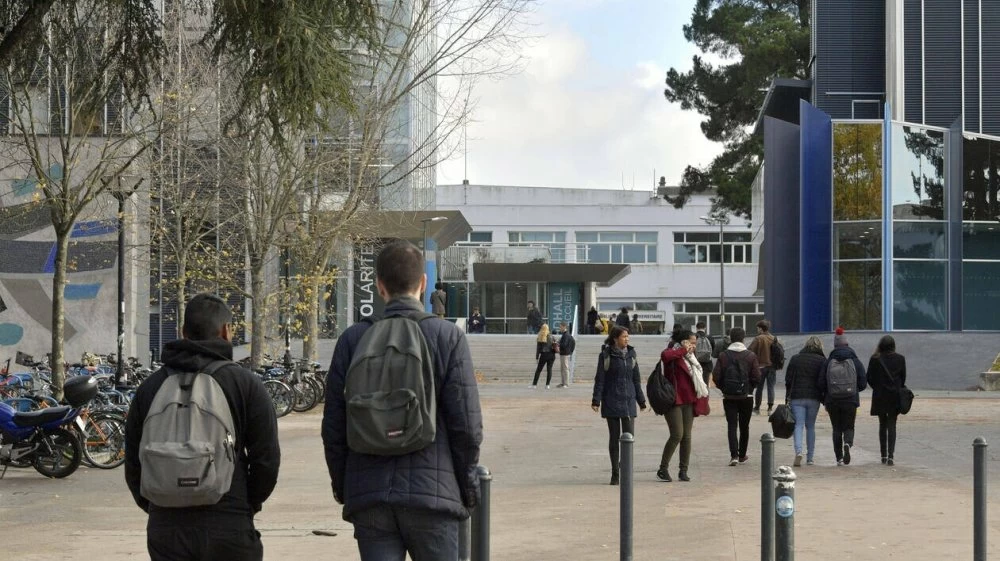 La France augmente les frais d’inscription des étudiants étrangers, le master passe de 254 à 3.941 €