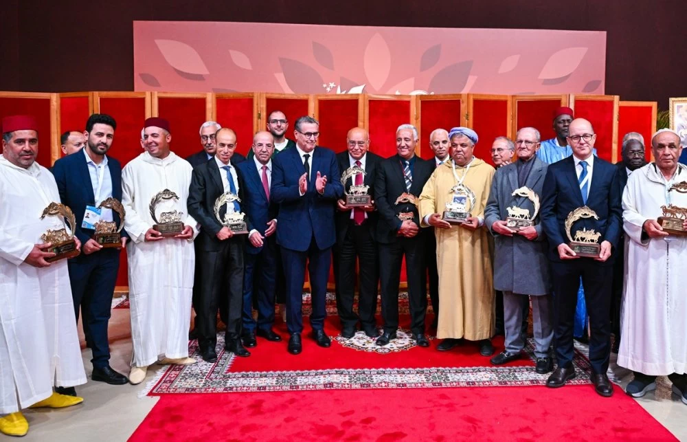 S.M. le Roi offre un dîner en l'honneur des invités et des participants au 18e SIAM, présidé par le Chef du gouvernement