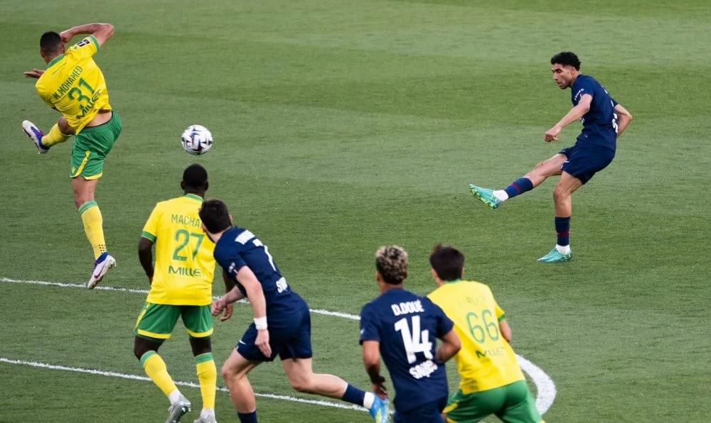 Luis Enrique laisse planer le doute quant à la disponibilité de Hakimi avec le PSG