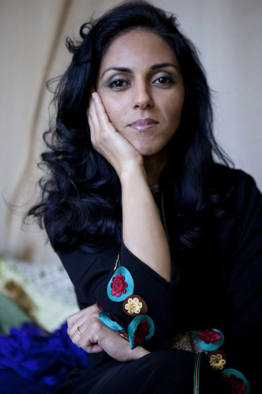 «Étoffes du temps» à la Galerie 208 : regards croisés sur le féminin