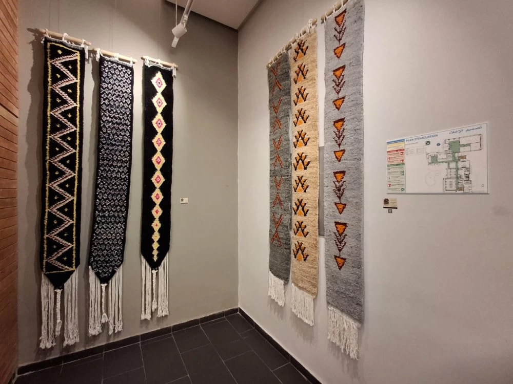 «Nœud, couleur et esprit»: Houcine Htoutou tisse l’âme amazighe à la Galerie Zéphyr