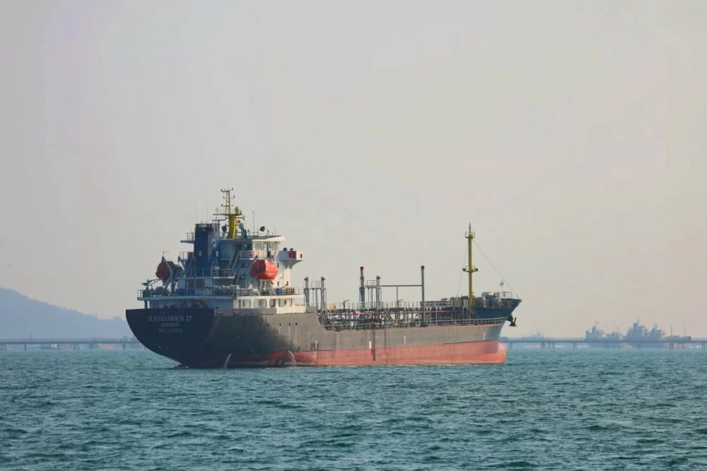 Guerre au Moyen-Orient : le monde puise dans ses réserves de pétrole à une vitesse record, alerte l'AIE