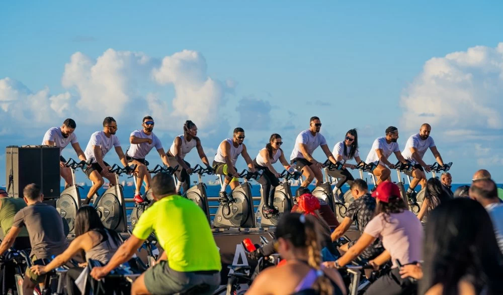 Casablanca : plus de 500 participants réunis à la Marina pour le “Summer Ride” de Passage Fitness