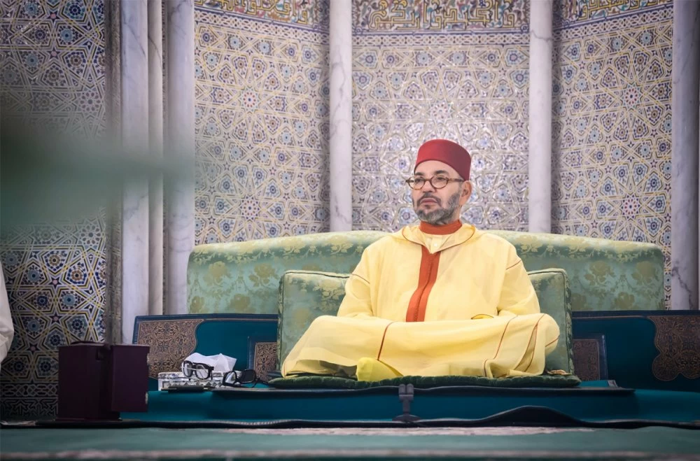 S.M. le Roi, Amir Al-Mouminine, accomplit la prière de l'Aïd Al-Adha à la mosquée "Ahl Fès" à Rabat
