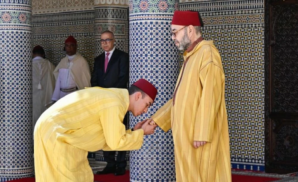 S.M. le Roi, Amir Al-Mouminine, accomplit la prière de l'Aïd Al-Adha à la mosquée "Ahl Fès" à Rabat et reçoit les vœux en cette heureuse occasion