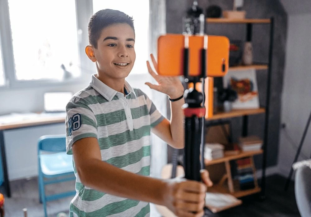 Quand l’enfance devient contenu sur les réseaux sociaux