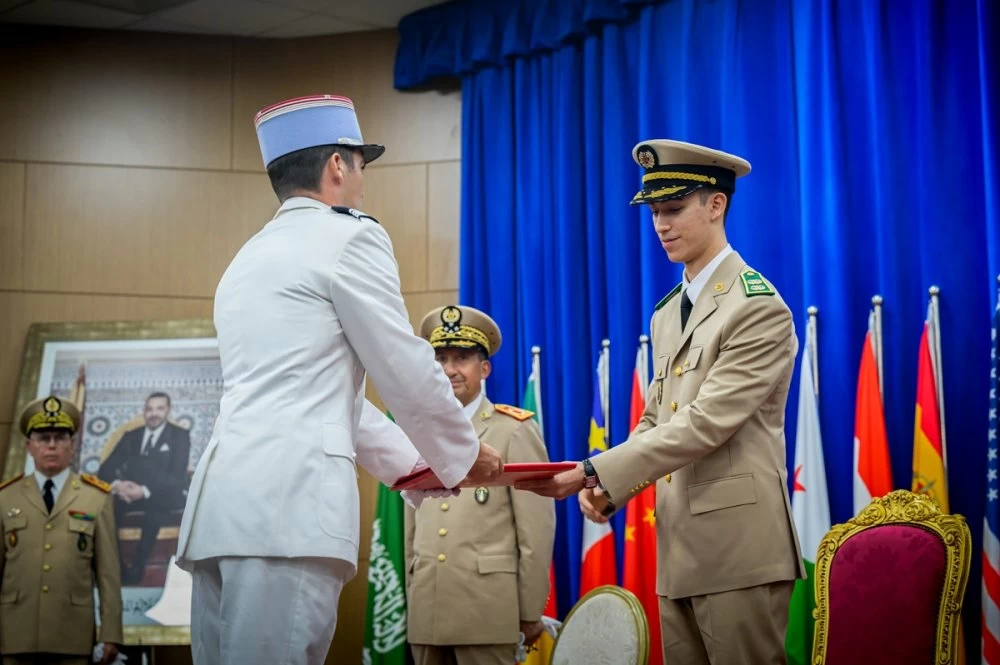 S.A.R. le Prince Héritier Moulay El Hassan préside à Kénitra la cérémonie de sortie de la 26e promotion du Cours Supérieur de Défense et de la 60e promotion du Cours Etat-Major