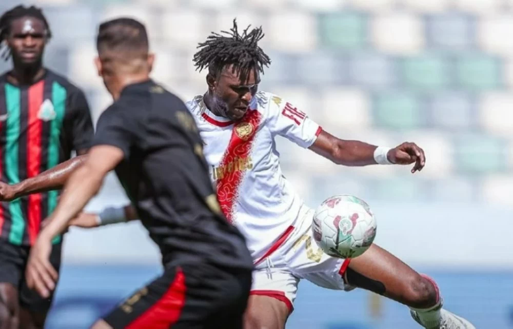 Botola : cinq prétendants au titre, six journées pour se départager