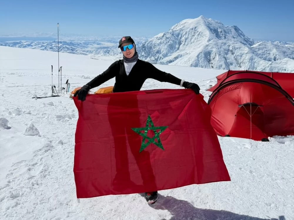 Hind Zemmama défie le froid de l’Alaska et hisse le drapeau marocain au sommet du Denali